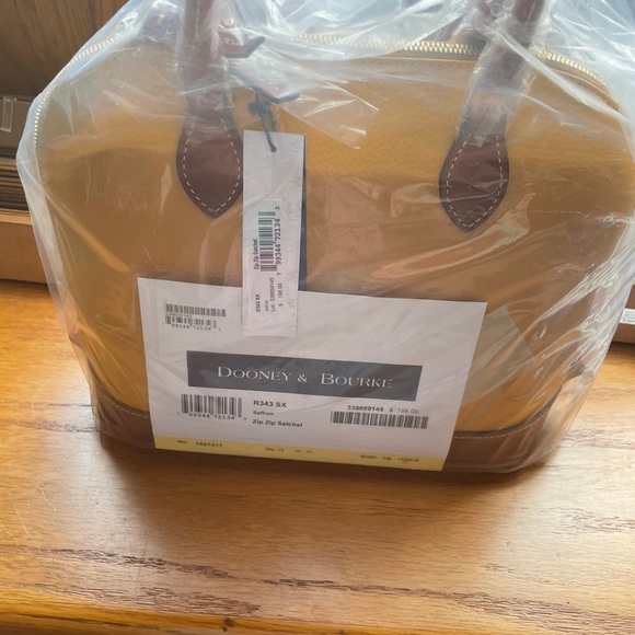Dooney & Bourke Zip Zip satchel handbag.  NWT. - Picture 2 of 5
